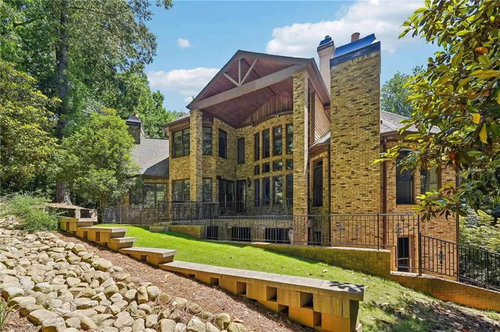 4980 High Point Road, Atlanta, Georgia 30342, 6 Bedrooms Bedrooms, ,5 BathroomsBathrooms,Residential,Sold,4980 High Point Road,7349380