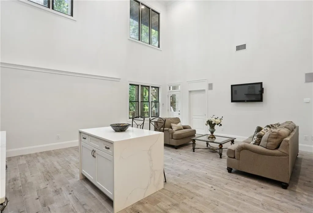 498 West Spalding Drive, Sandy Springs, Georgia 30328, 6 Bedrooms Bedrooms, ,5 BathroomsBathrooms,Residential,Sold,498 West Spalding Drive,7068395