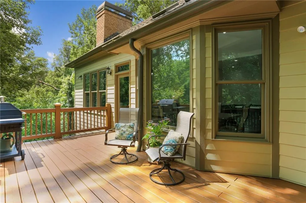 498 West Spalding Drive, Sandy Springs, Georgia 30328, 6 Bedrooms Bedrooms, ,5 BathroomsBathrooms,Residential,Sold,498 West Spalding Drive,7068395