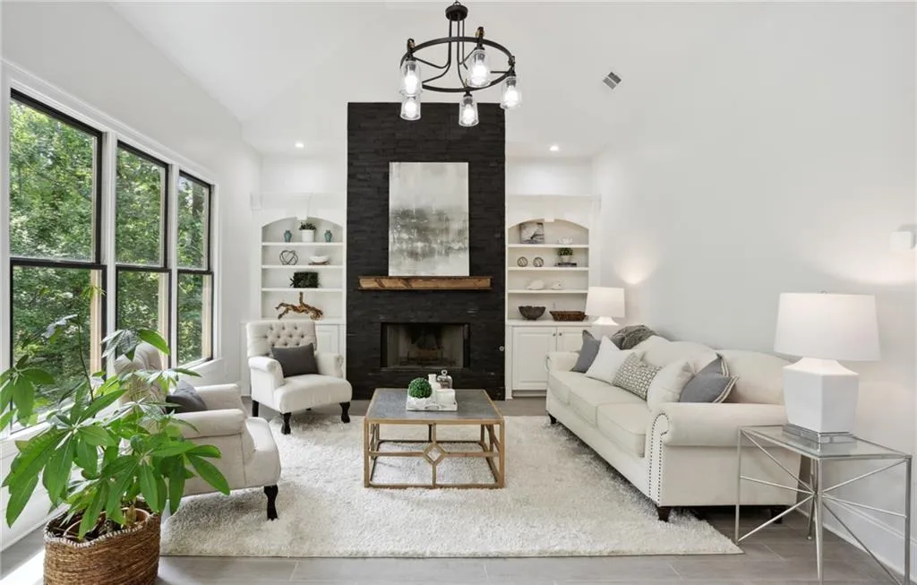 498 West Spalding Drive, Sandy Springs, Georgia 30328, 6 Bedrooms Bedrooms, ,5 BathroomsBathrooms,Residential,Sold,498 West Spalding Drive,7068395