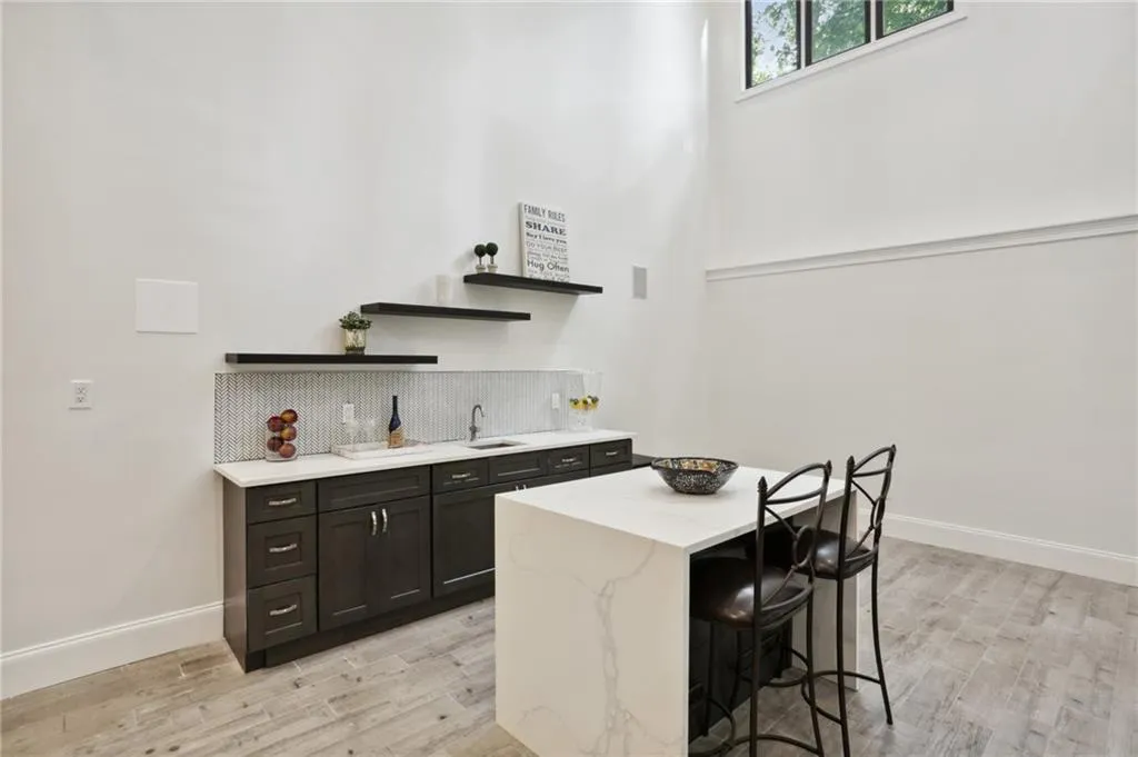 498 West Spalding Drive, Sandy Springs, Georgia 30328, 6 Bedrooms Bedrooms, ,5 BathroomsBathrooms,Residential,Sold,498 West Spalding Drive,7068395