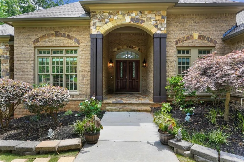 498 West Spalding Drive, Sandy Springs, Georgia 30328, 6 Bedrooms Bedrooms, ,5 BathroomsBathrooms,Residential,Sold,498 West Spalding Drive,7068395