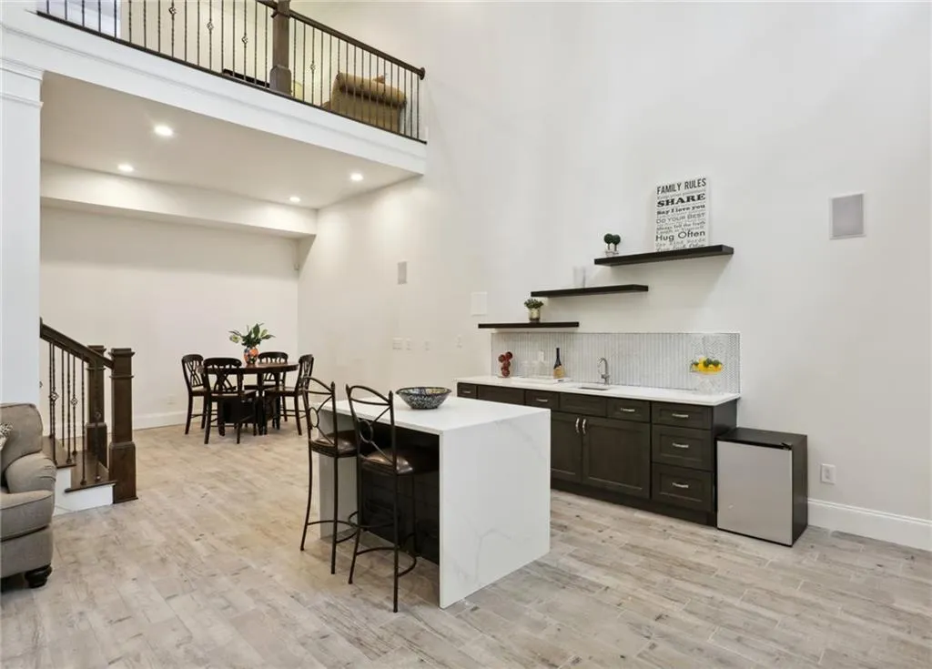 498 West Spalding Drive, Sandy Springs, Georgia 30328, 6 Bedrooms Bedrooms, ,5 BathroomsBathrooms,Residential,Sold,498 West Spalding Drive,7068395