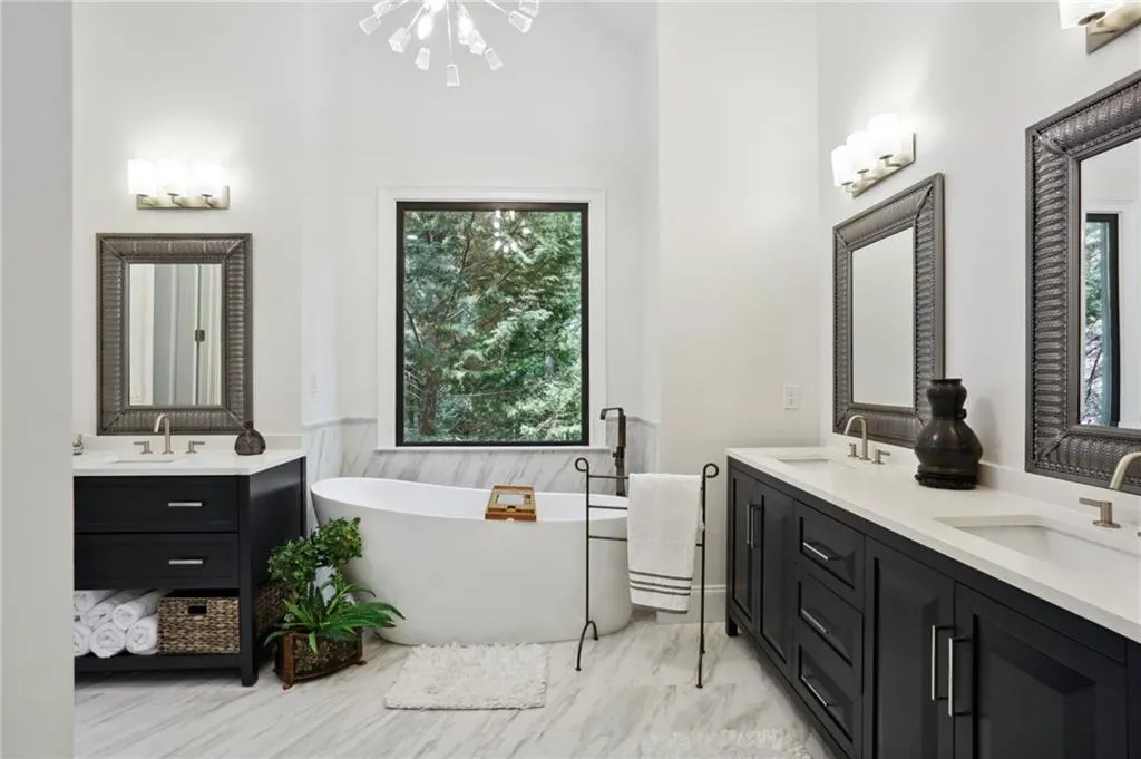 498 West Spalding Drive, Sandy Springs, Georgia 30328, 6 Bedrooms Bedrooms, ,5 BathroomsBathrooms,Residential,Sold,498 West Spalding Drive,7068395