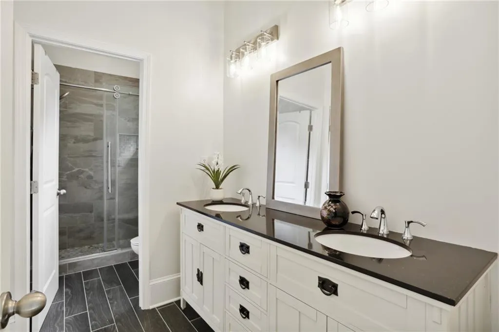 498 West Spalding Drive, Sandy Springs, Georgia 30328, 6 Bedrooms Bedrooms, ,5 BathroomsBathrooms,Residential,Sold,498 West Spalding Drive,7068395