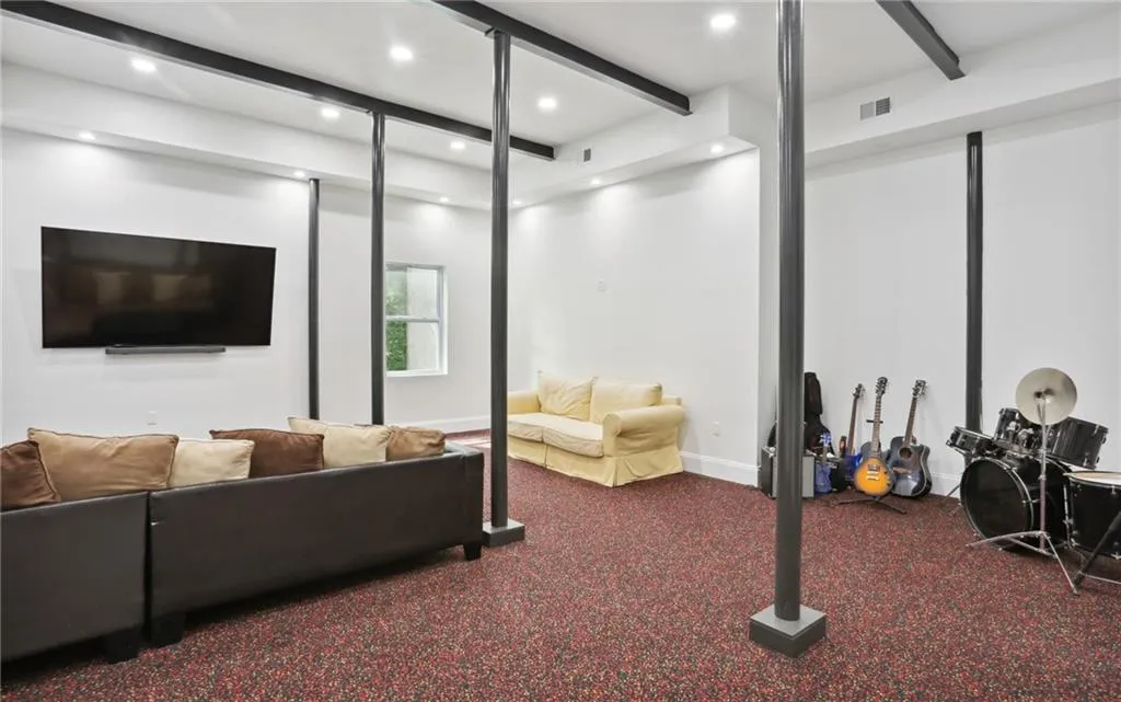 498 West Spalding Drive, Sandy Springs, Georgia 30328, 6 Bedrooms Bedrooms, ,5 BathroomsBathrooms,Residential,Sold,498 West Spalding Drive,7068395