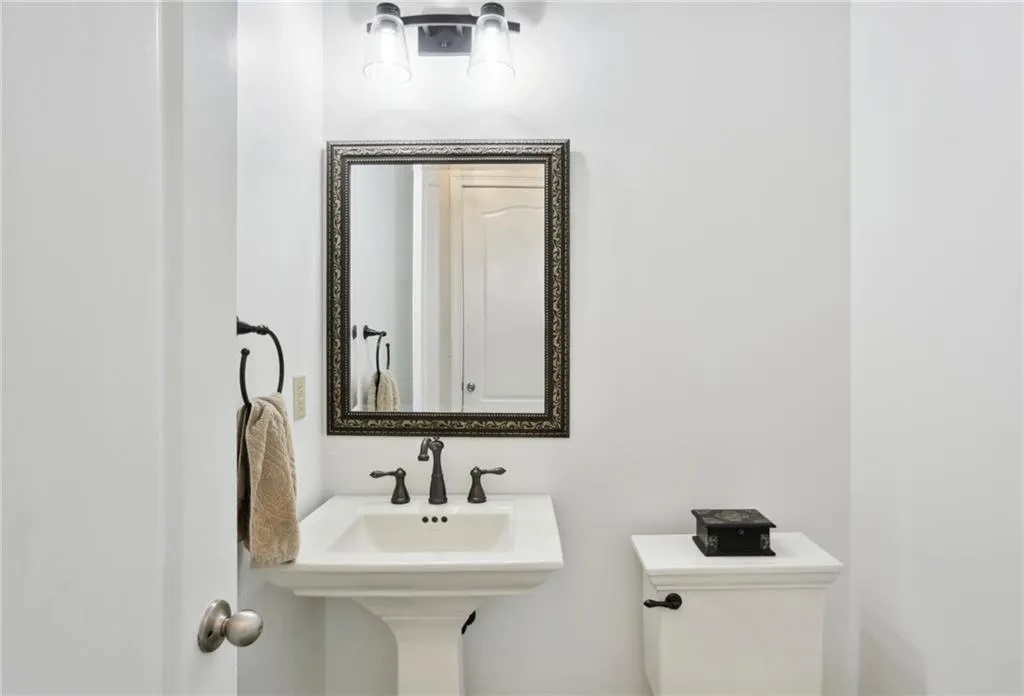 498 West Spalding Drive, Sandy Springs, Georgia 30328, 6 Bedrooms Bedrooms, ,5 BathroomsBathrooms,Residential,Sold,498 West Spalding Drive,7068395