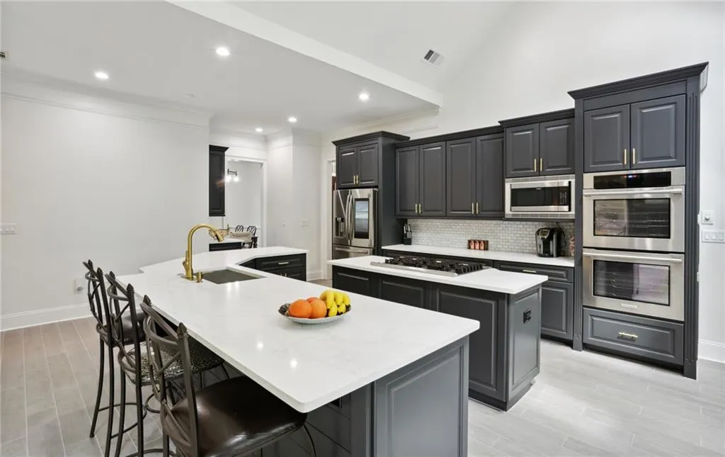 498 West Spalding Drive, Sandy Springs, Georgia 30328, 6 Bedrooms Bedrooms, ,5 BathroomsBathrooms,Residential,Sold,498 West Spalding Drive,7068395