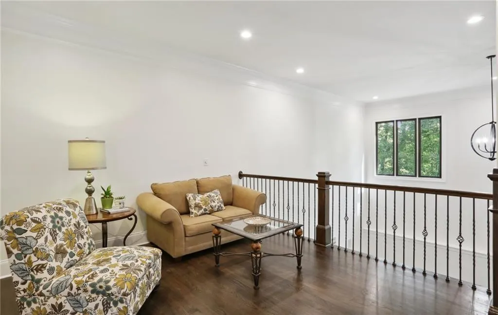 498 West Spalding Drive, Sandy Springs, Georgia 30328, 6 Bedrooms Bedrooms, ,5 BathroomsBathrooms,Residential,Sold,498 West Spalding Drive,7068395