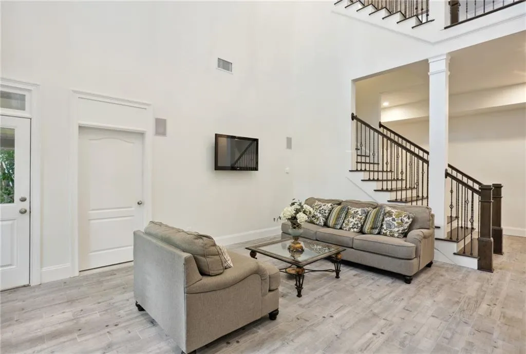 498 West Spalding Drive, Sandy Springs, Georgia 30328, 6 Bedrooms Bedrooms, ,5 BathroomsBathrooms,Residential,Sold,498 West Spalding Drive,7068395