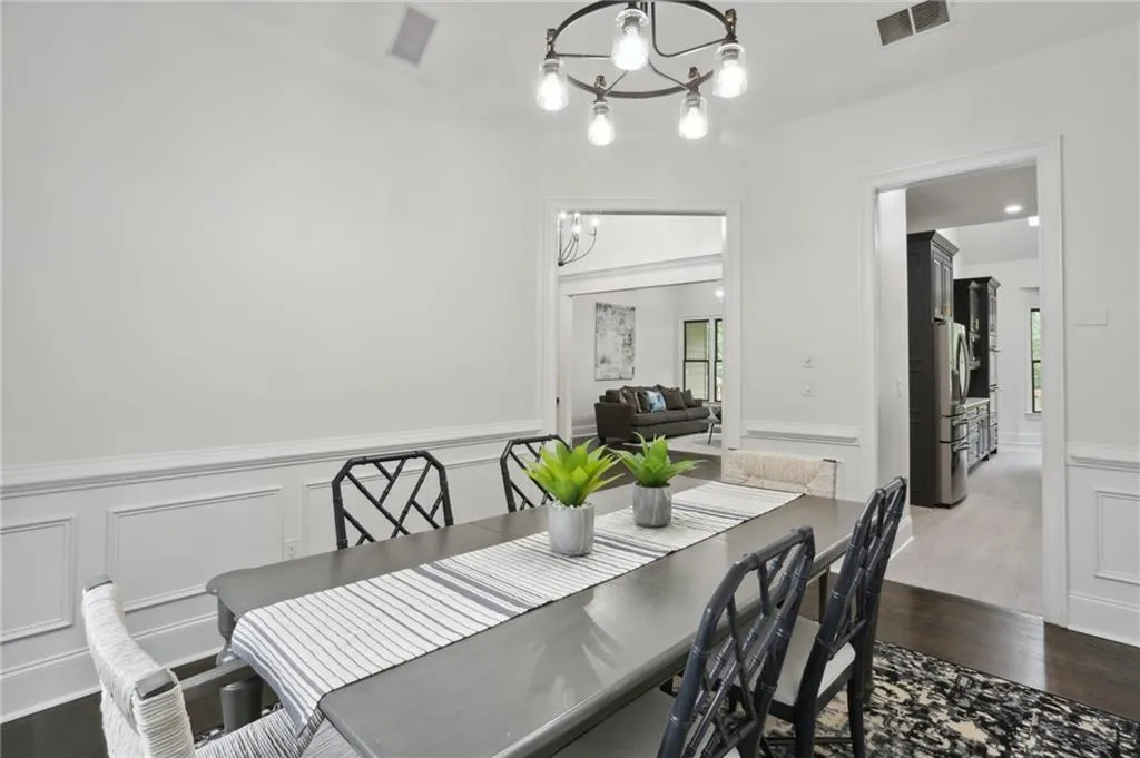 498 West Spalding Drive, Sandy Springs, Georgia 30328, 6 Bedrooms Bedrooms, ,5 BathroomsBathrooms,Residential,Sold,498 West Spalding Drive,7068395