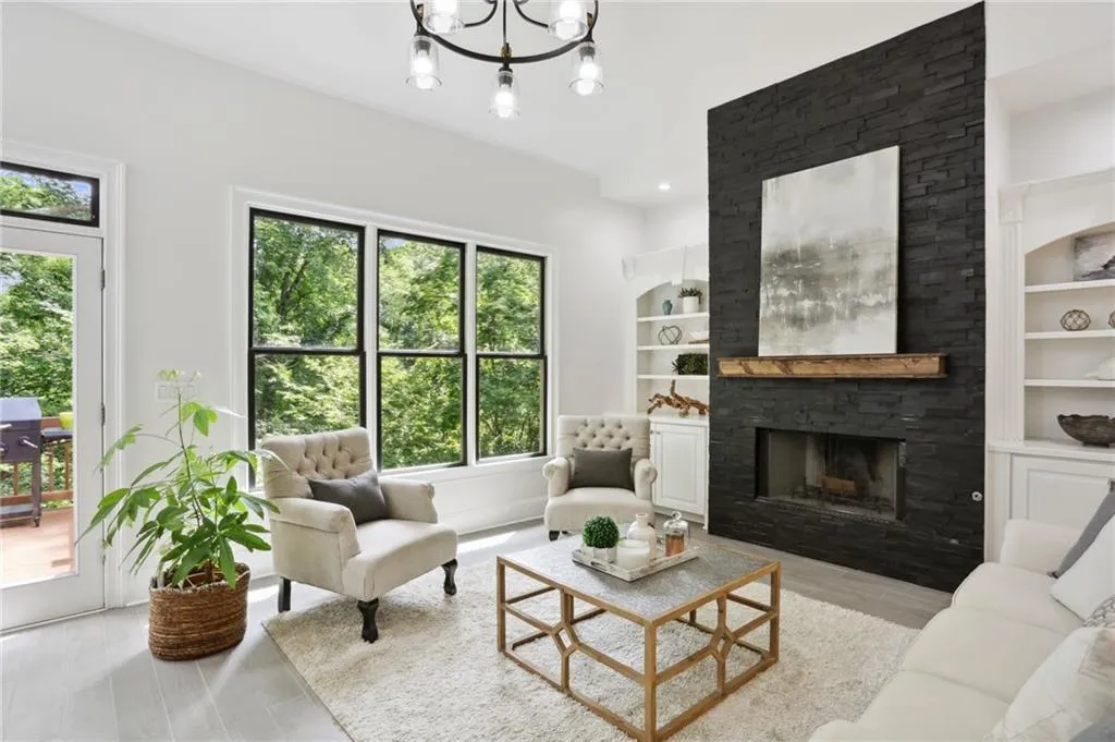 498 West Spalding Drive, Sandy Springs, Georgia 30328, 6 Bedrooms Bedrooms, ,5 BathroomsBathrooms,Residential,Sold,498 West Spalding Drive,7068395