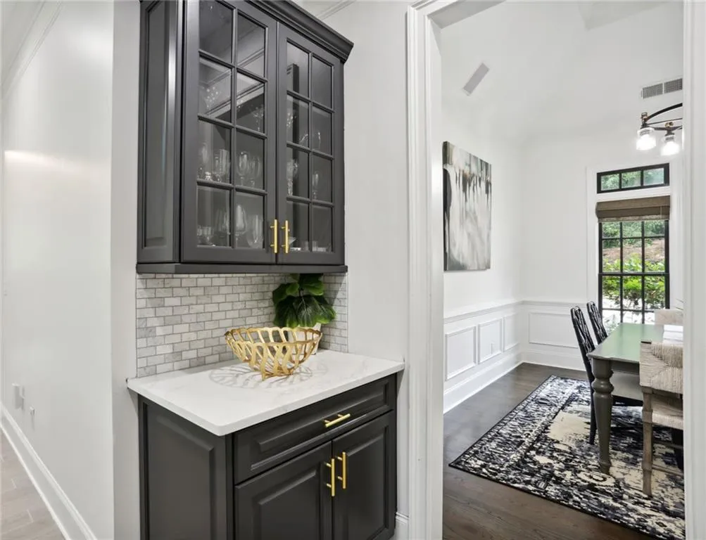 498 West Spalding Drive, Sandy Springs, Georgia 30328, 6 Bedrooms Bedrooms, ,5 BathroomsBathrooms,Residential,Sold,498 West Spalding Drive,7068395