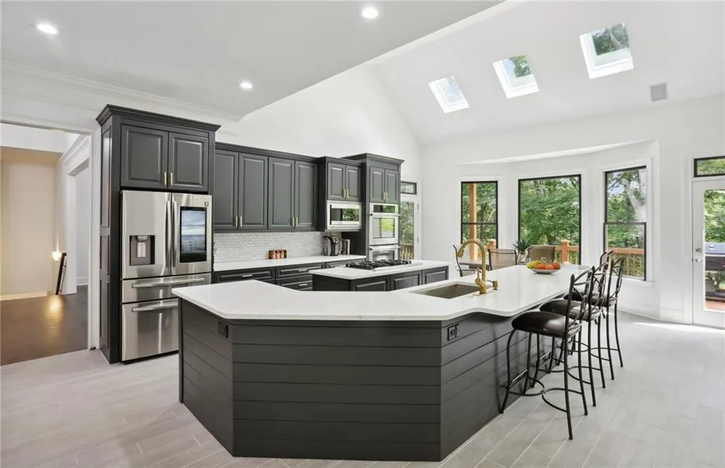 498 West Spalding Drive, Sandy Springs, Georgia 30328, 6 Bedrooms Bedrooms, ,5 BathroomsBathrooms,Residential,Sold,498 West Spalding Drive,7068395