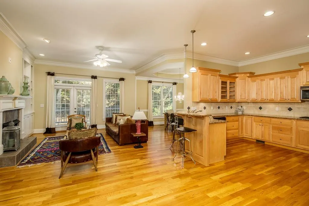 5492 Glenridge Drive Unit 516, Sandy Springs, Georgia 30342, 4 Bedrooms Bedrooms, ,3 BathroomsBathrooms,Residential,Sold,5492 Glenridge Drive Unit 516,6618791