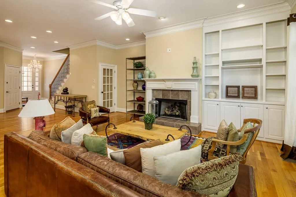 5492 Glenridge Drive Unit 516, Sandy Springs, Georgia 30342, 4 Bedrooms Bedrooms, ,3 BathroomsBathrooms,Residential,Sold,5492 Glenridge Drive Unit 516,6618791