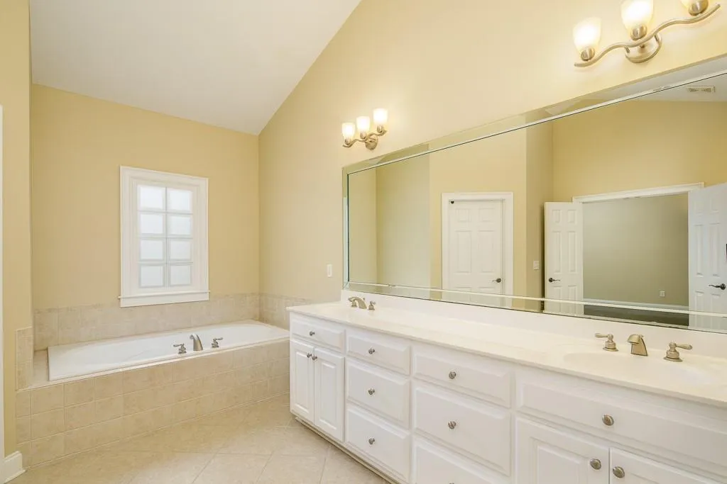 5492 Glenridge Drive Unit 516, Sandy Springs, Georgia 30342, 4 Bedrooms Bedrooms, ,3 BathroomsBathrooms,Residential,Sold,5492 Glenridge Drive Unit 516,6618791