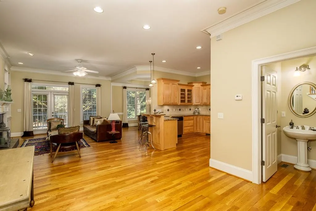 5492 Glenridge Drive Unit 516, Sandy Springs, Georgia 30342, 4 Bedrooms Bedrooms, ,3 BathroomsBathrooms,Residential,Sold,5492 Glenridge Drive Unit 516,6618791