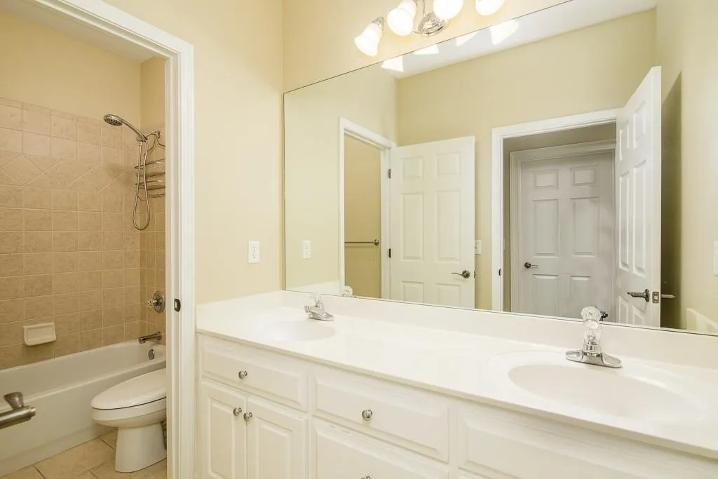 5492 Glenridge Drive Unit 516, Sandy Springs, Georgia 30342, 4 Bedrooms Bedrooms, ,3 BathroomsBathrooms,Residential,Sold,5492 Glenridge Drive Unit 516,6618791