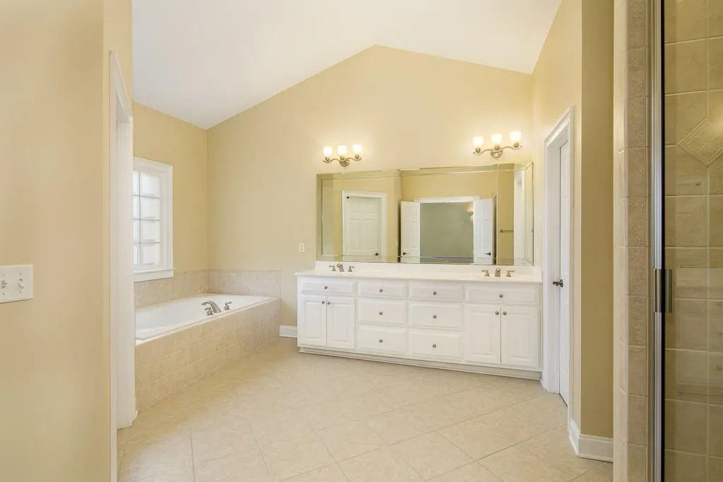 5492 Glenridge Drive Unit 516, Sandy Springs, Georgia 30342, 4 Bedrooms Bedrooms, ,3 BathroomsBathrooms,Residential,Sold,5492 Glenridge Drive Unit 516,6618791