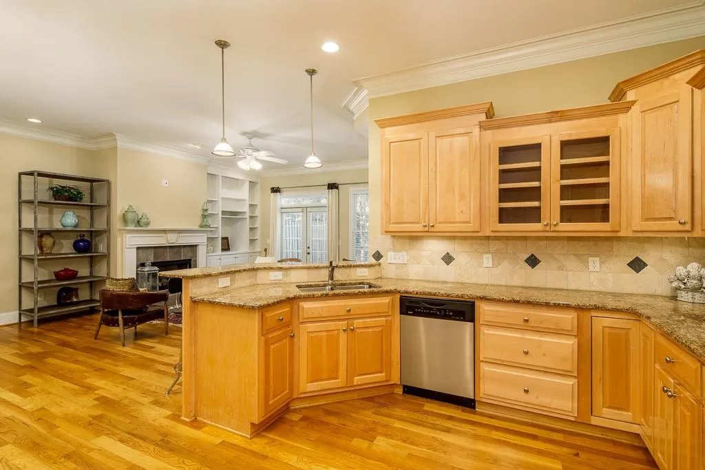 5492 Glenridge Drive Unit 516, Sandy Springs, Georgia 30342, 4 Bedrooms Bedrooms, ,3 BathroomsBathrooms,Residential,Sold,5492 Glenridge Drive Unit 516,6618791