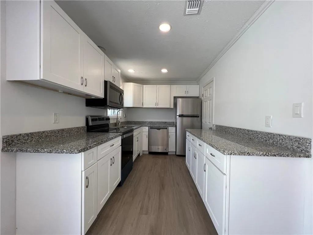 320 Winding River Drive Unit C, Sandy Springs, Georgia 30350, 2 Bedrooms Bedrooms, ,2 BathroomsBathrooms,Residential,Sold,320 Winding River Drive Unit C,7034343
