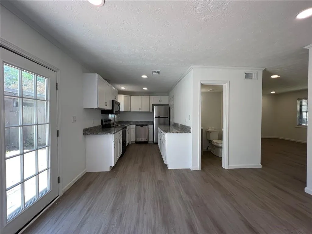 320 Winding River Drive Unit C, Sandy Springs, Georgia 30350, 2 Bedrooms Bedrooms, ,2 BathroomsBathrooms,Residential,Sold,320 Winding River Drive Unit C,7034343