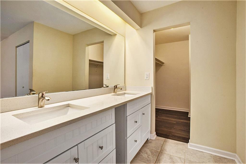 76 Dunwoody Springs Drive Unit A, Sandy Springs, Georgia 30328, 2 Bedrooms Bedrooms, ,2 BathroomsBathrooms,Residential,Sold,76 Dunwoody Springs Drive Unit A,7314475