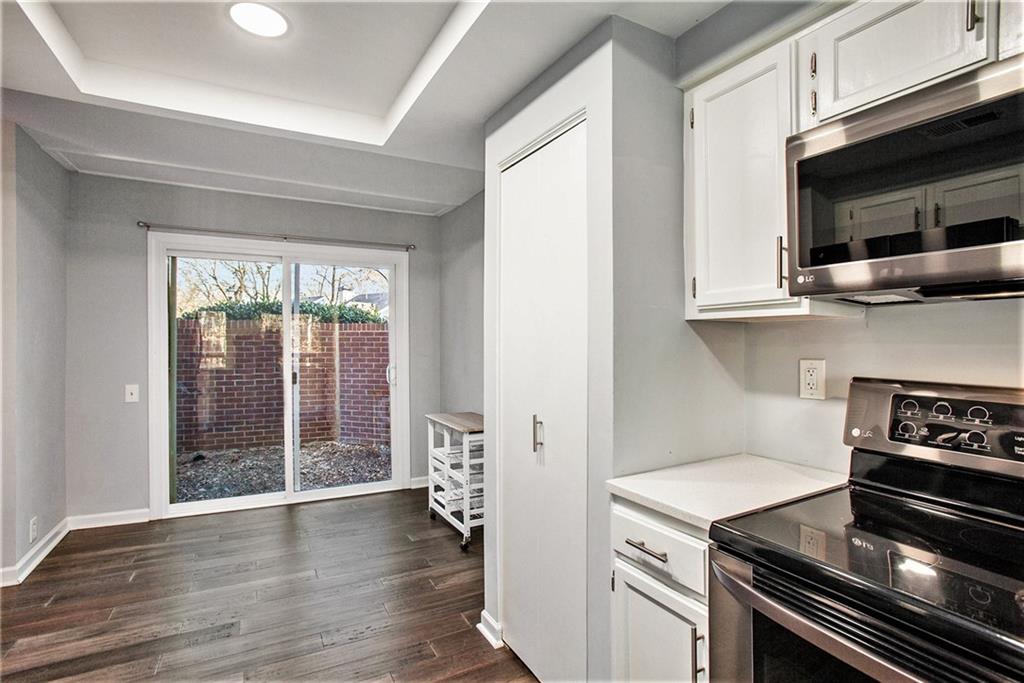 76 Dunwoody Springs Drive Unit A, Sandy Springs, Georgia 30328, 2 Bedrooms Bedrooms, ,2 BathroomsBathrooms,Residential,Sold,76 Dunwoody Springs Drive Unit A,7314475