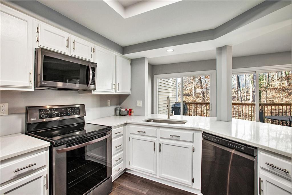 76 Dunwoody Springs Drive Unit A, Sandy Springs, Georgia 30328, 2 Bedrooms Bedrooms, ,2 BathroomsBathrooms,Residential,Sold,76 Dunwoody Springs Drive Unit A,7314475