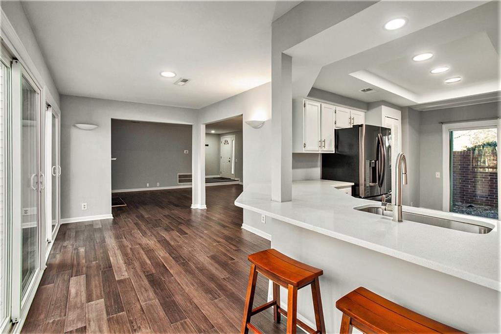 76 Dunwoody Springs Drive Unit A, Sandy Springs, Georgia 30328, 2 Bedrooms Bedrooms, ,2 BathroomsBathrooms,Residential,Sold,76 Dunwoody Springs Drive Unit A,7314475