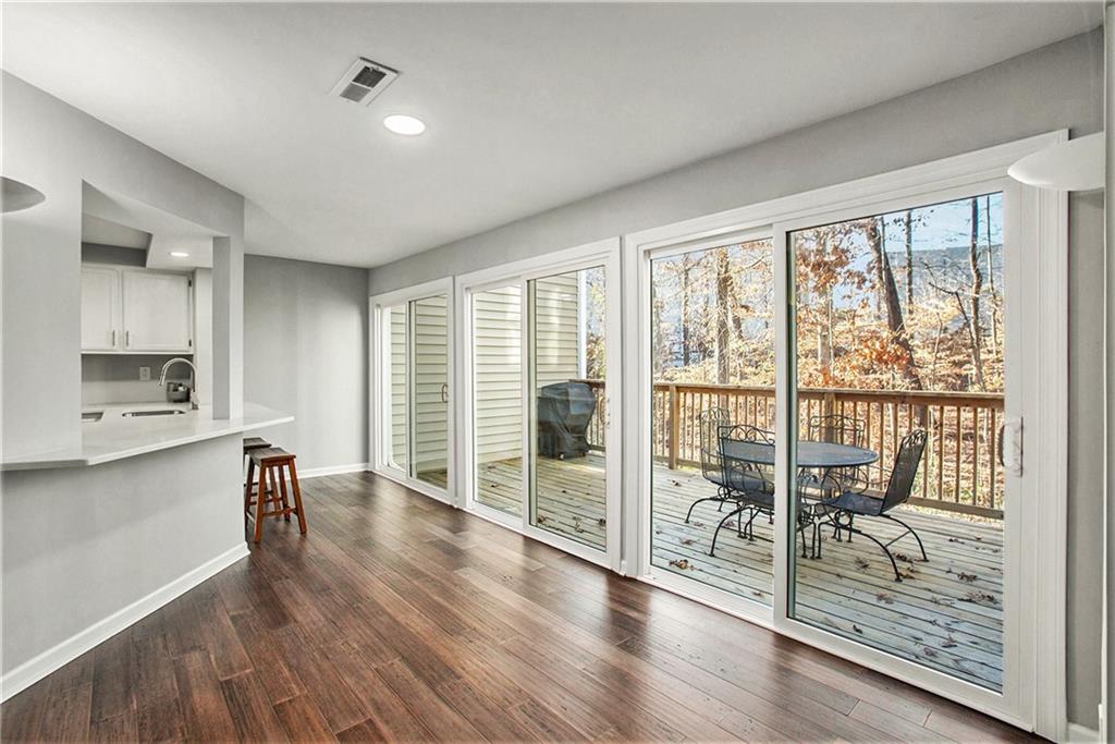 76 Dunwoody Springs Drive Unit A, Sandy Springs, Georgia 30328, 2 Bedrooms Bedrooms, ,2 BathroomsBathrooms,Residential,Sold,76 Dunwoody Springs Drive Unit A,7314475