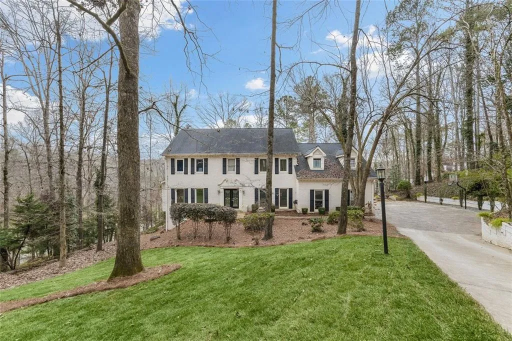 9667 Huntcliff Trace, Atlanta, Georgia 30350, 4 Bedrooms Bedrooms, ,4 BathroomsBathrooms,Residential,Sold,9667 Huntcliff Trace,6886267
