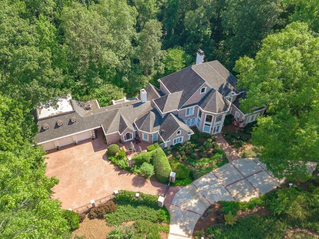 655 Fair Oaks Manor, Sandy Springs, Georgia 30327, 5 Bedrooms Bedrooms, ,6 BathroomsBathrooms,Residential,Sold,655 Fair Oaks Manor,6733564