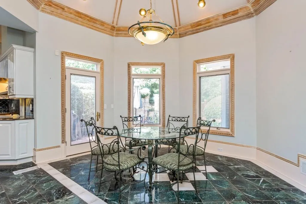 655 Fair Oaks Manor, Sandy Springs, Georgia 30327, 5 Bedrooms Bedrooms, ,6 BathroomsBathrooms,Residential,Sold,655 Fair Oaks Manor,6733564