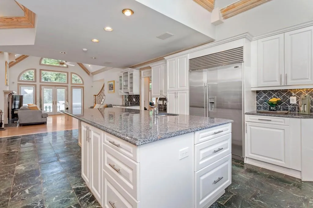 655 Fair Oaks Manor, Sandy Springs, Georgia 30327, 5 Bedrooms Bedrooms, ,6 BathroomsBathrooms,Residential,Sold,655 Fair Oaks Manor,6733564