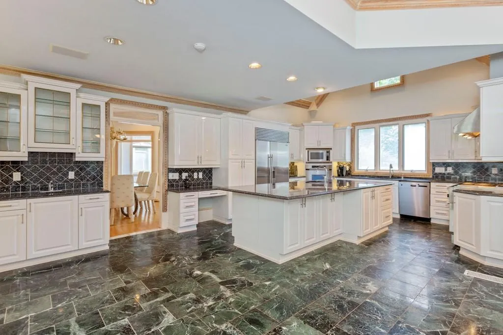 655 Fair Oaks Manor, Sandy Springs, Georgia 30327, 5 Bedrooms Bedrooms, ,6 BathroomsBathrooms,Residential,Sold,655 Fair Oaks Manor,6733564