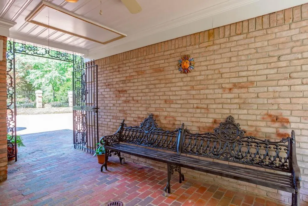 655 Fair Oaks Manor, Sandy Springs, Georgia 30327, 5 Bedrooms Bedrooms, ,6 BathroomsBathrooms,Residential,Sold,655 Fair Oaks Manor,6733564