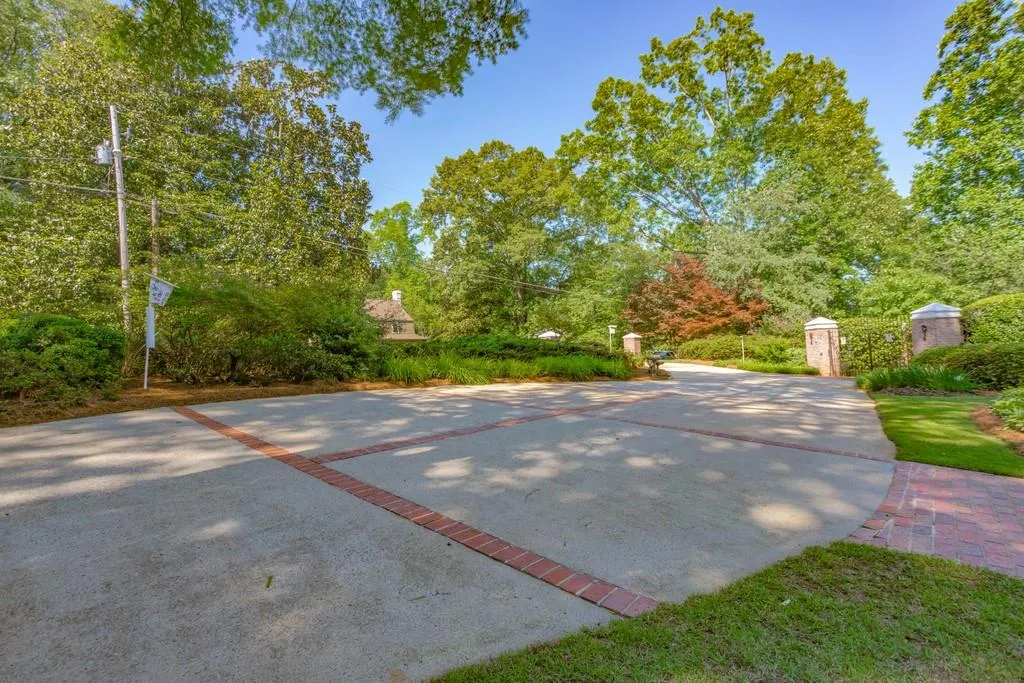 655 Fair Oaks Manor, Sandy Springs, Georgia 30327, 5 Bedrooms Bedrooms, ,6 BathroomsBathrooms,Residential,Sold,655 Fair Oaks Manor,6733564