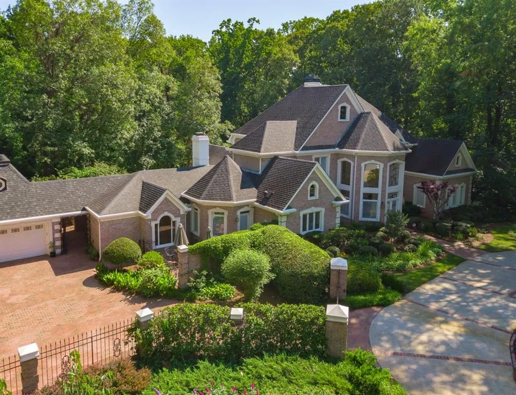 655 Fair Oaks Manor, Sandy Springs, Georgia 30327, 5 Bedrooms Bedrooms, ,6 BathroomsBathrooms,Residential,Sold,655 Fair Oaks Manor,6733564