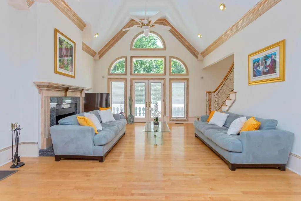 655 Fair Oaks Manor, Sandy Springs, Georgia 30327, 5 Bedrooms Bedrooms, ,6 BathroomsBathrooms,Residential,Sold,655 Fair Oaks Manor,6733564