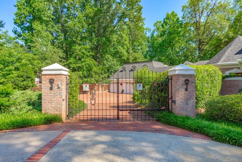 655 Fair Oaks Manor, Sandy Springs, Georgia 30327, 5 Bedrooms Bedrooms, ,6 BathroomsBathrooms,Residential,Sold,655 Fair Oaks Manor,6733564