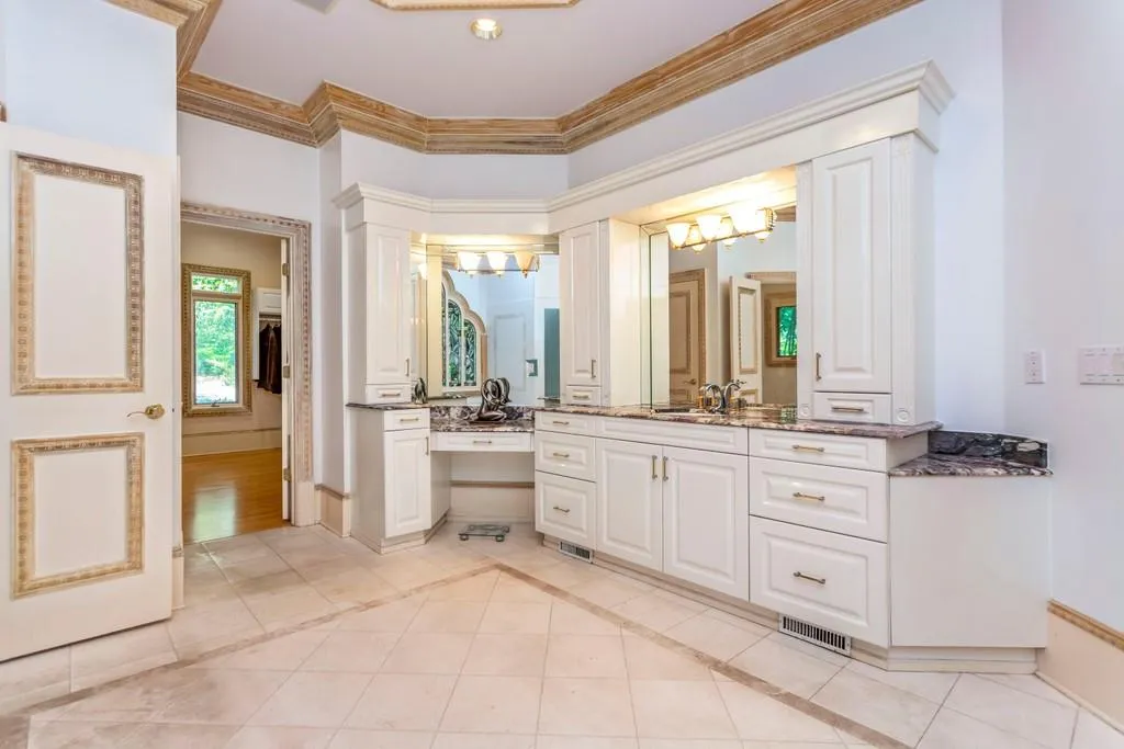655 Fair Oaks Manor, Sandy Springs, Georgia 30327, 5 Bedrooms Bedrooms, ,6 BathroomsBathrooms,Residential,Sold,655 Fair Oaks Manor,6733564
