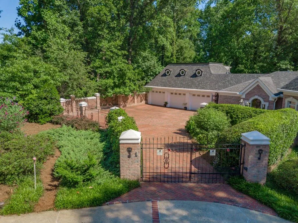 655 Fair Oaks Manor, Sandy Springs, Georgia 30327, 5 Bedrooms Bedrooms, ,6 BathroomsBathrooms,Residential,Sold,655 Fair Oaks Manor,6733564