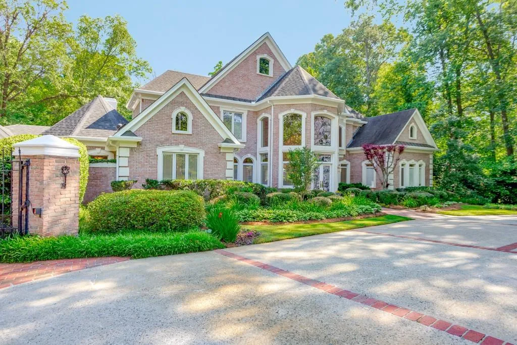 655 Fair Oaks Manor, Sandy Springs, Georgia 30327, 5 Bedrooms Bedrooms, ,6 BathroomsBathrooms,Residential,Sold,655 Fair Oaks Manor,6733564