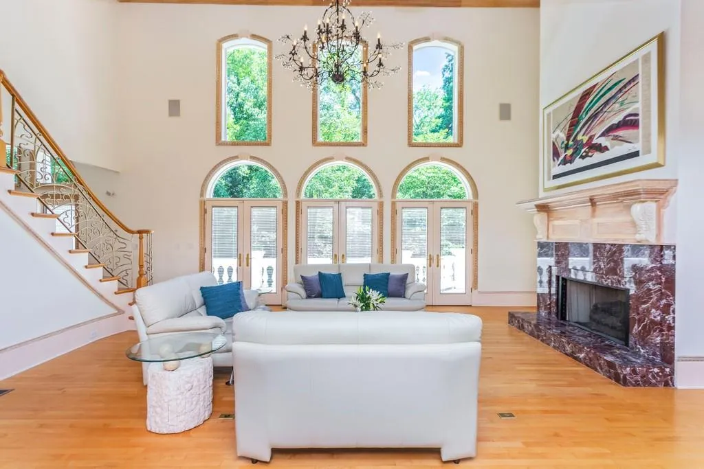 655 Fair Oaks Manor, Sandy Springs, Georgia 30327, 5 Bedrooms Bedrooms, ,6 BathroomsBathrooms,Residential,Sold,655 Fair Oaks Manor,6733564