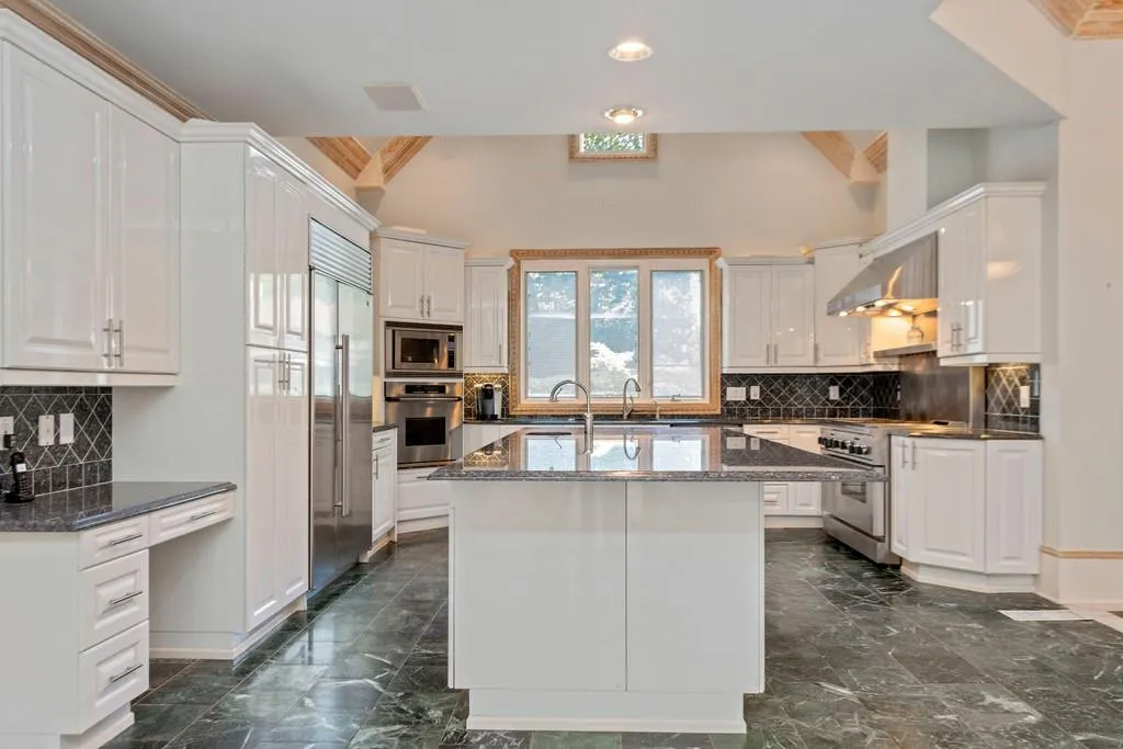 655 Fair Oaks Manor, Sandy Springs, Georgia 30327, 5 Bedrooms Bedrooms, ,6 BathroomsBathrooms,Residential,Sold,655 Fair Oaks Manor,6733564