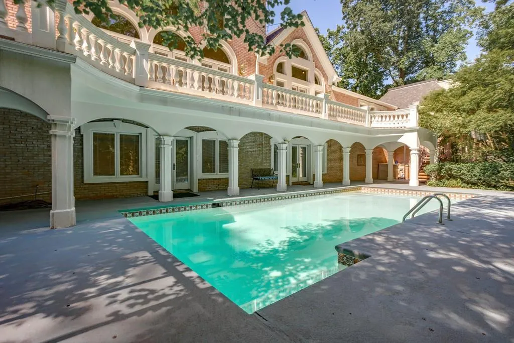 655 Fair Oaks Manor, Sandy Springs, Georgia 30327, 5 Bedrooms Bedrooms, ,6 BathroomsBathrooms,Residential,Sold,655 Fair Oaks Manor,6733564