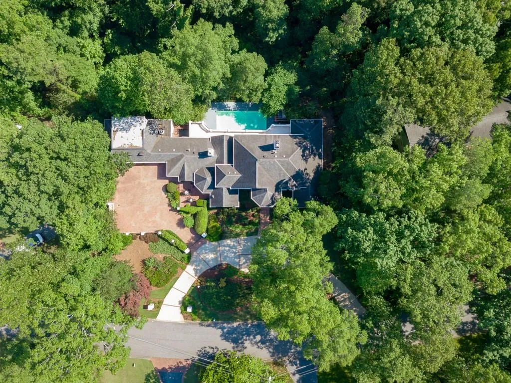655 Fair Oaks Manor, Sandy Springs, Georgia 30327, 5 Bedrooms Bedrooms, ,6 BathroomsBathrooms,Residential,Sold,655 Fair Oaks Manor,6733564