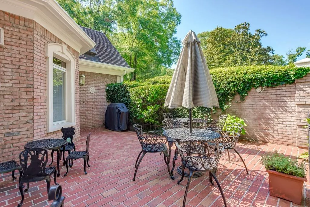 655 Fair Oaks Manor, Sandy Springs, Georgia 30327, 5 Bedrooms Bedrooms, ,6 BathroomsBathrooms,Residential,Sold,655 Fair Oaks Manor,6733564